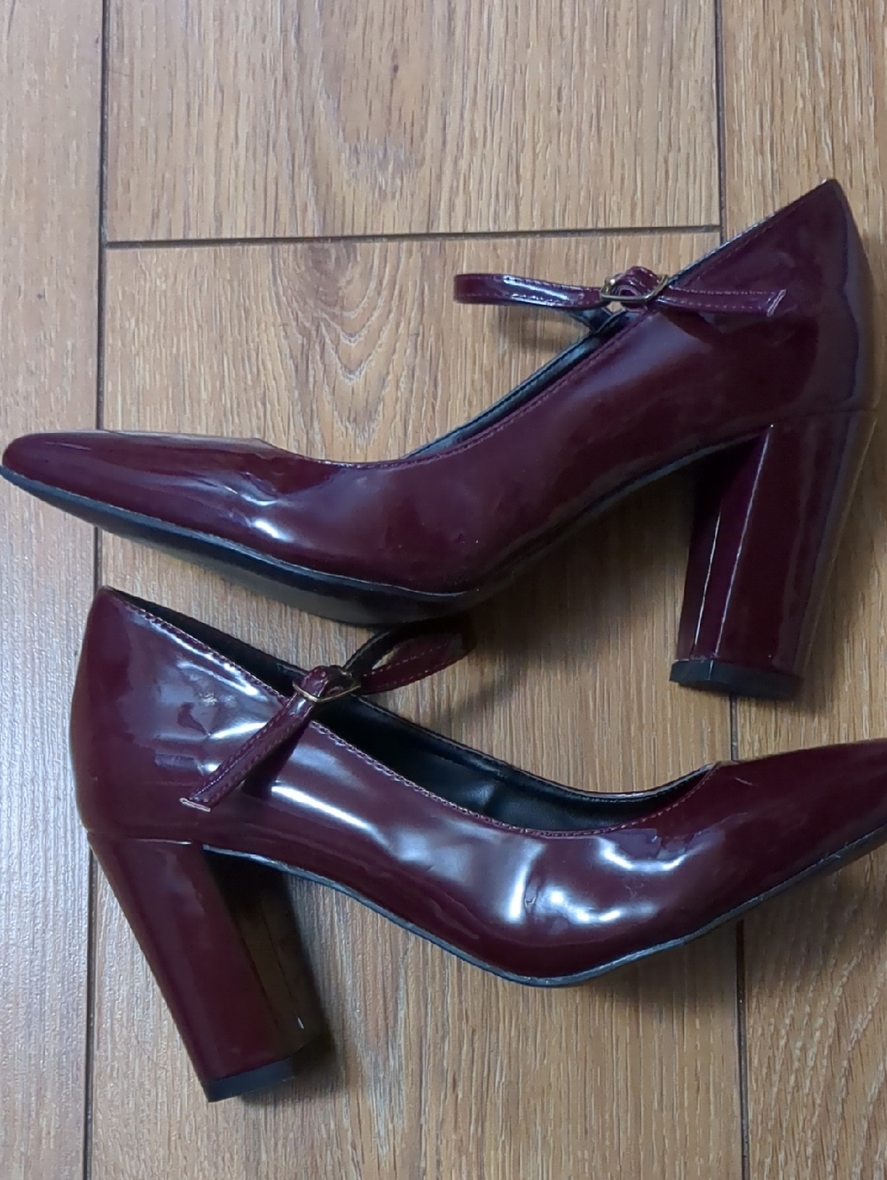 le chateau Burgundy Patent Mary Jane Pumps with Block Heel - Picture 4 of 7